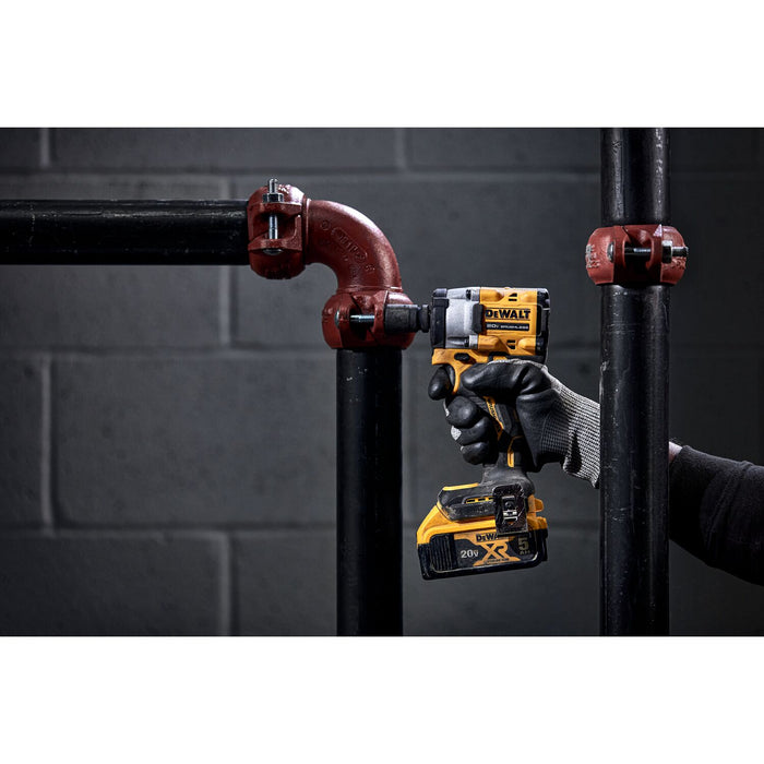 DeWalt DCF921P2 ATOMIC 20V MAX* 1/2 in. Cordless Impact Wrench with Hog Ring Anvil Kit - 5