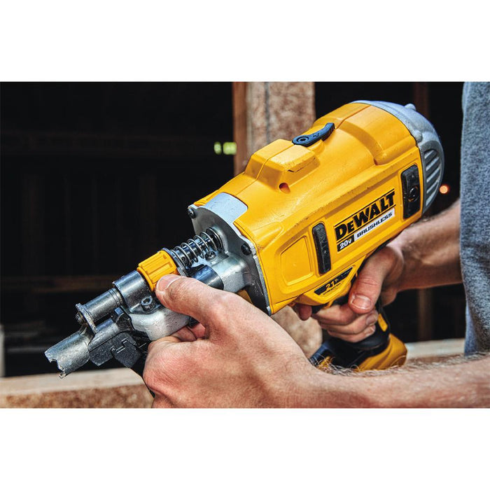 DeWalt DCN21PLM1 20V MAX* 21° Plastic Collated Cordless Framing Nailer Kit - 4