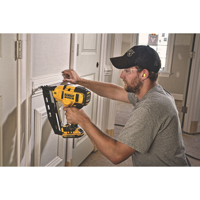 DeWalt DCN660D1 20V MAX 16Ga Angled Cordless Finish Nailer Kit - 6