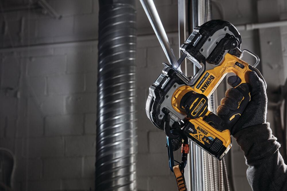 DEWALT DCS377Q1 ATOMIC 20V MAX* Brushless Cordless 1-3/4 in. Compact Bandsaw Kit - My Tool Store